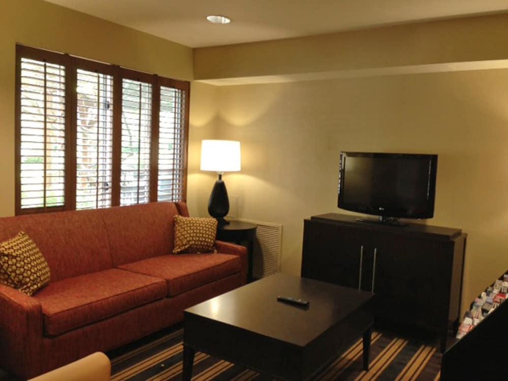เอ็กซ์เทนด์ สเตย์ อเมริกา บอสตัน วอลแทม 52 โฟร์ท อเวนิว Hotel วอลแธม ภายนอก รูปภาพ